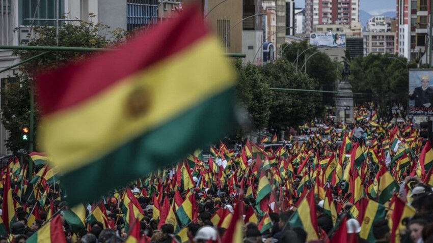 Bolivya'da darbe girişimi! Ordu sokağa indi, hükümet sarayı kuşatıldı - 1. Resim