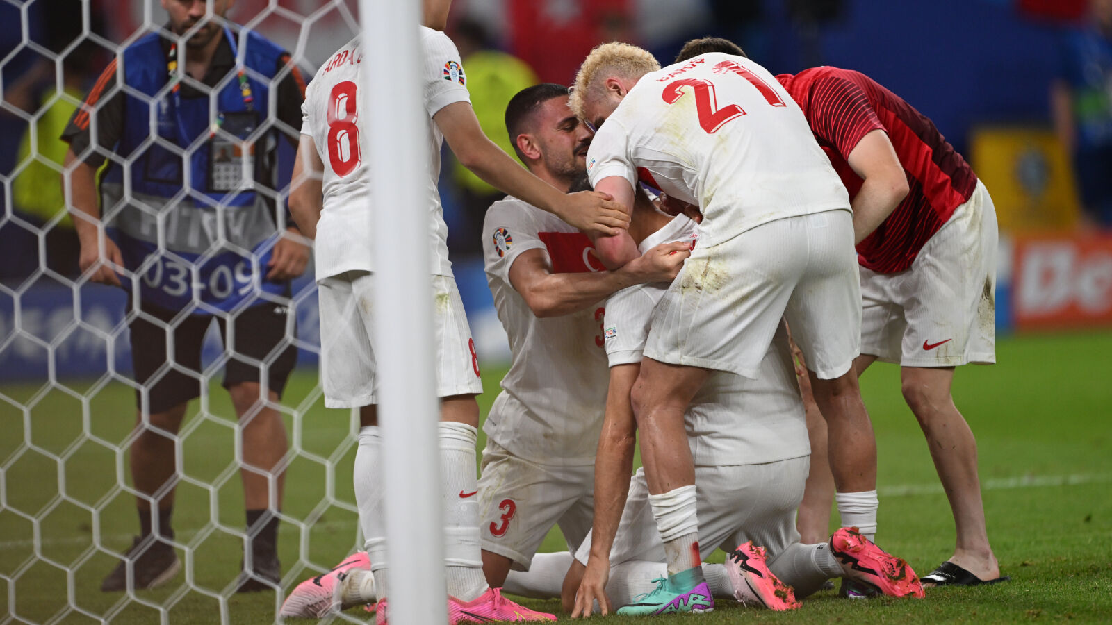 Cenk Tosun'dan Avusturya maçı öncesi 'İntikam' mesajı! 'Kursağımızda kalan bir yenilgi var' - 1. Resim