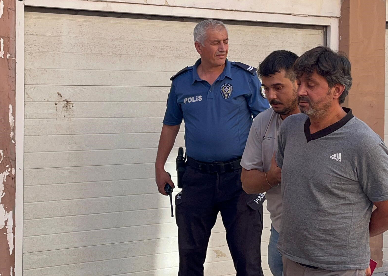 Misafirleriyle tartışan kadın, kaçmaya çalışırken balkondan düştü - 1. Resim