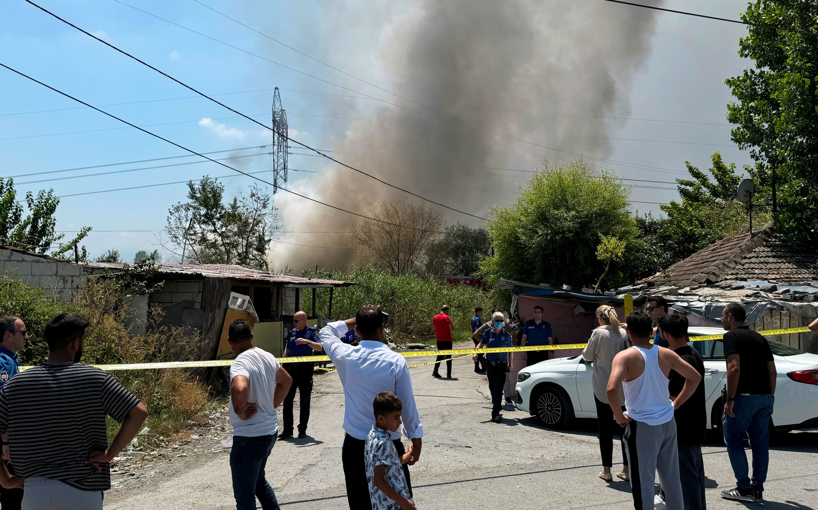 Sakarya’da çöplük yangını! Gökyüzünü siyah dumanlar kapladı - 1. Resim