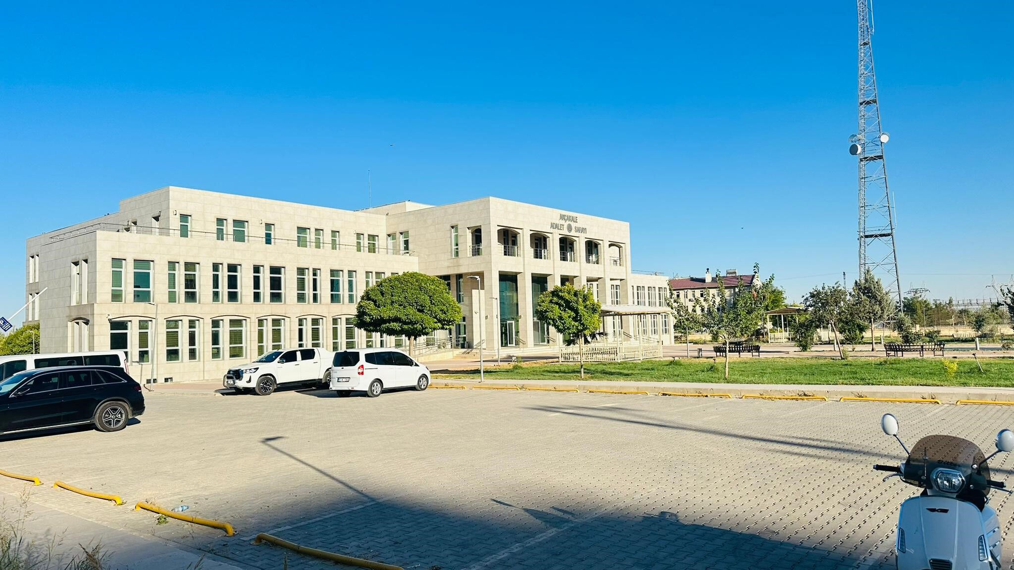 Sınırda insan kaçakçılığıyla suçlanan Tuğgeneral Bilal Çokay tutuklandı Sınırda insan kaçakçılığıyla suçlanan Tuğgeneral Bilal Çokay tutuklandı - 1. Resim