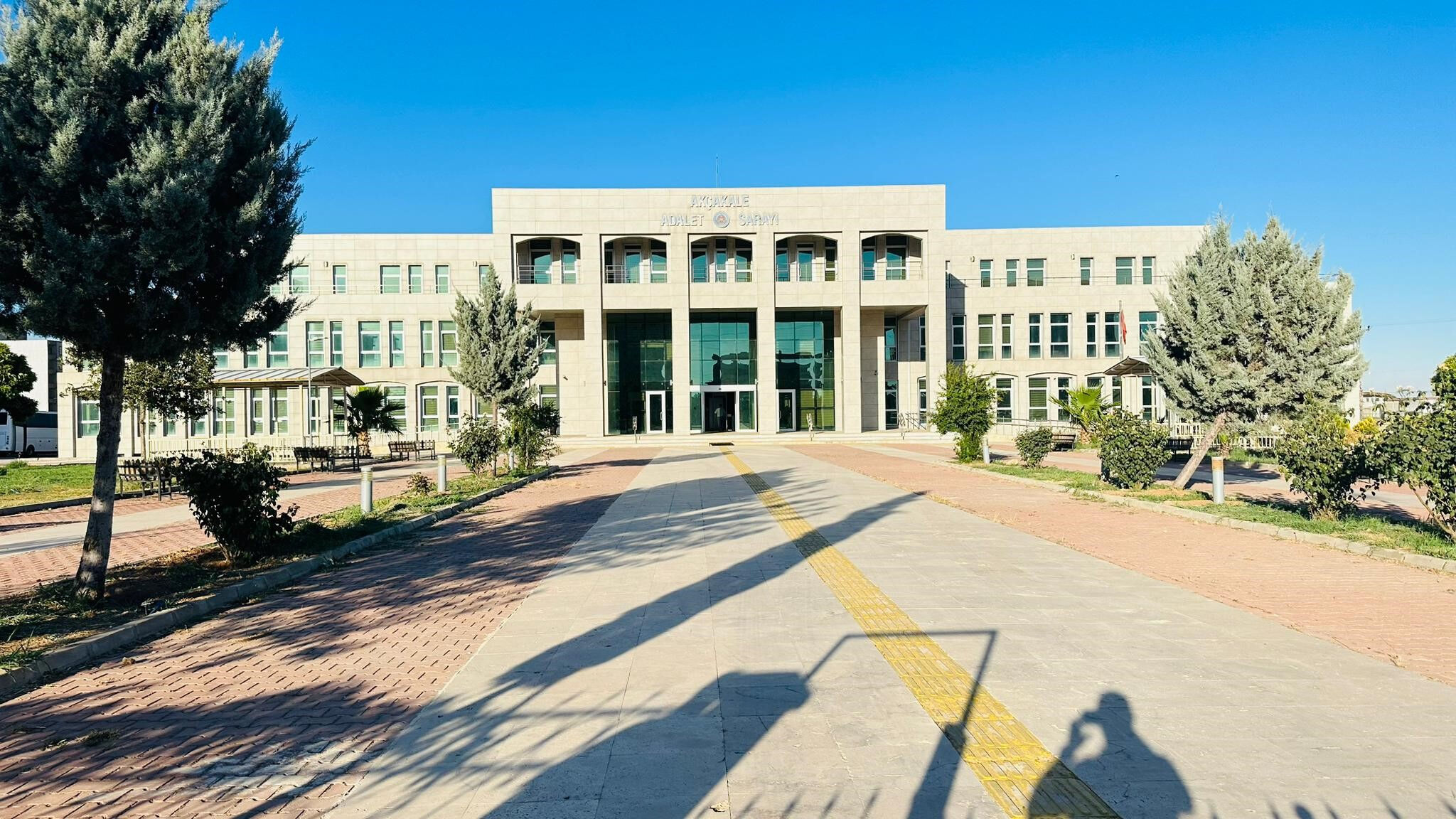 Sınırda insan kaçakçılığıyla suçlanan Tuğgeneral Bilal Çokay tutuklandı Sınırda insan kaçakçılığıyla suçlanan Tuğgeneral Bilal Çokay tutuklandı - 2. Resim