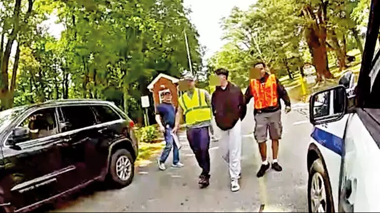 106 günlük firarı sona eren Timur Cihantimur: Anne sende de kelepçe var mı? 106 günlük firarı sona eren Timur Cihantimur: Anne sende de kelepçe var mı? - 1. Resim