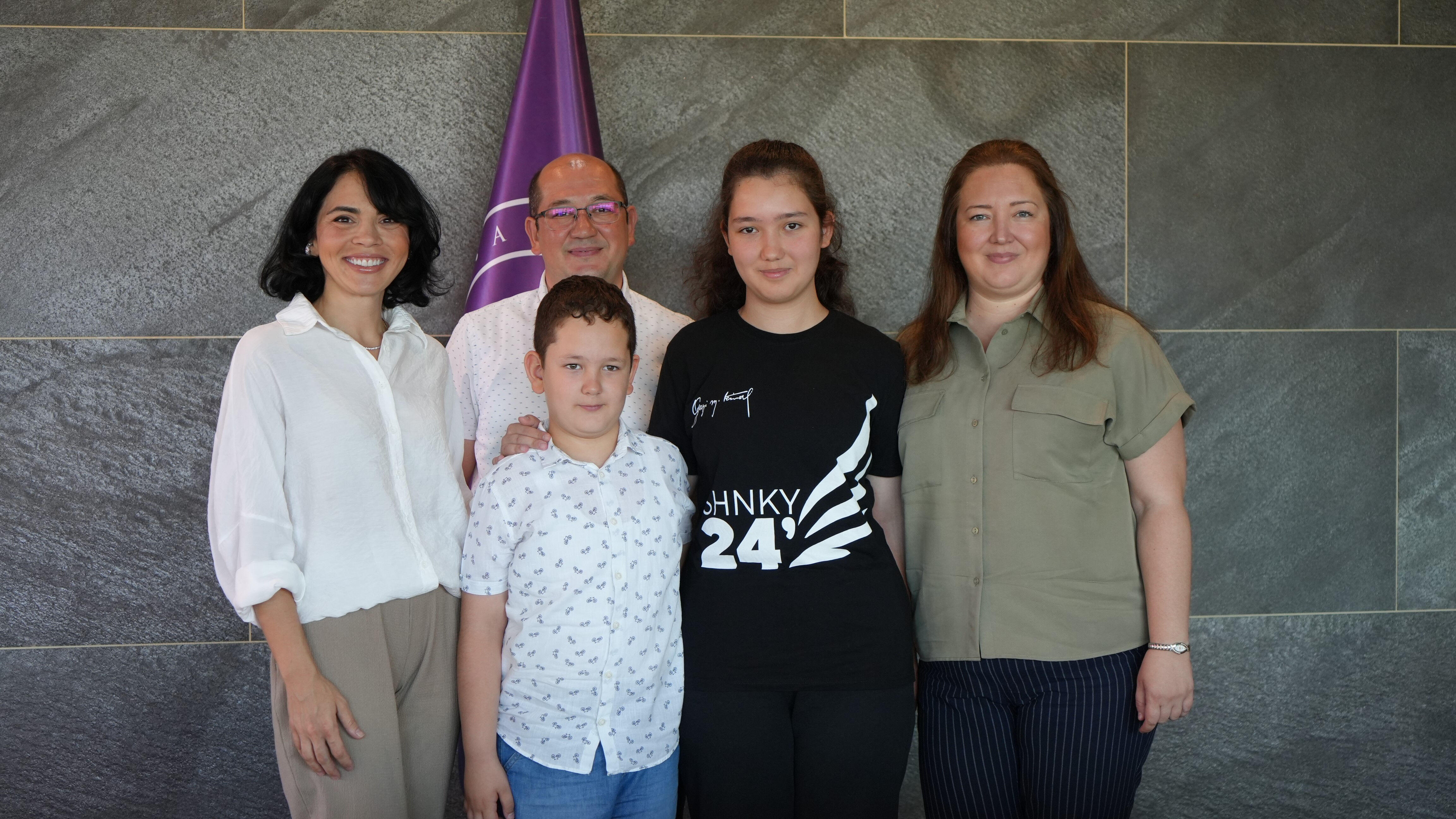 2024 LGS 1.si olan Birsen Naz İçal, tam puan alan 352 aday arasında yer aldı 2024 LGS 1.si olan Birsen Naz İçal, tam puan alan 352 aday arasında yer aldı - 1. Resim