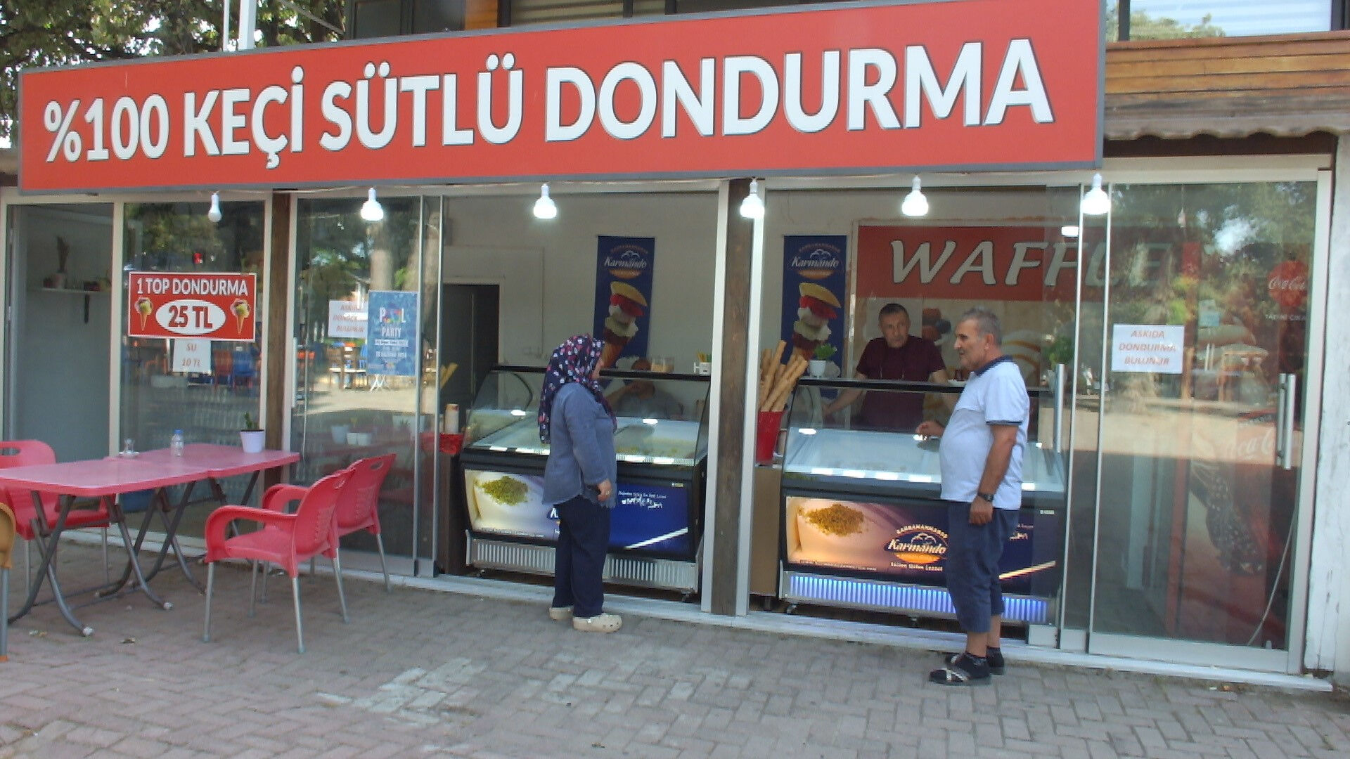 Askıda ekmek, askıda yemek derken bunu da gördük! Askıda dondurma uygulaması başladı - 1. Resim