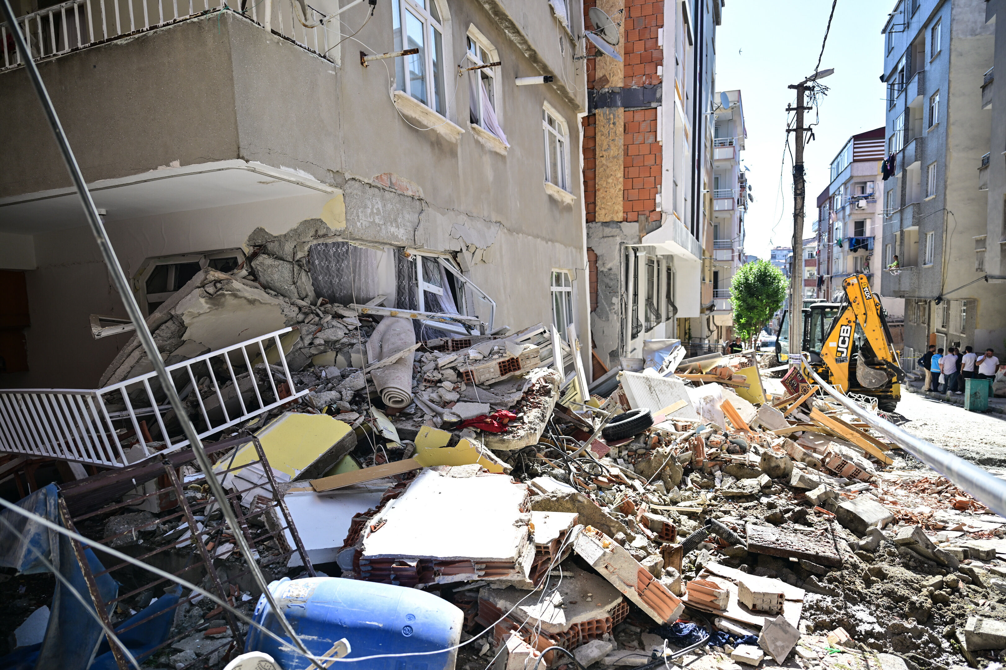 Bahçelievler'de iki bina arası ölüm! 14 bin liralık 'mezar' kiralamış - 3. Resim