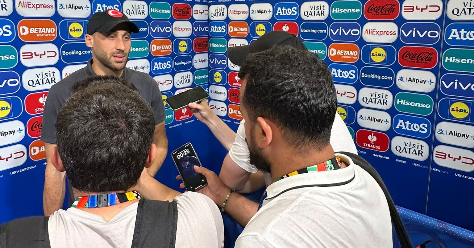 Cenk Tosun'dan Çekya değerlendirmesi: Atacağım golü kafamda kurdum - 1. Resim