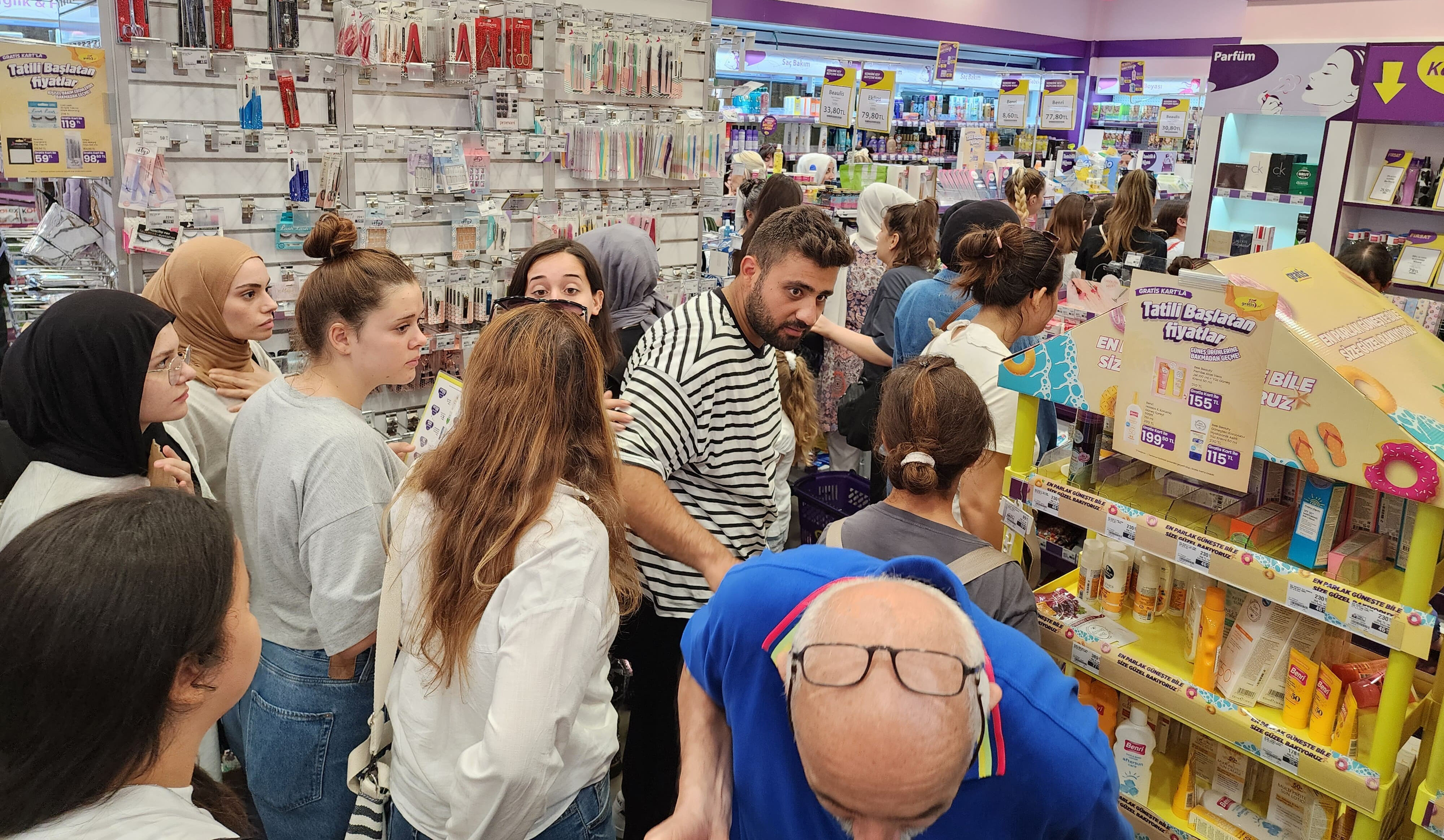 Haberi alan oraya koştu! Yüzde 80 indirim, izdihama neden oldu  - 2. Resim