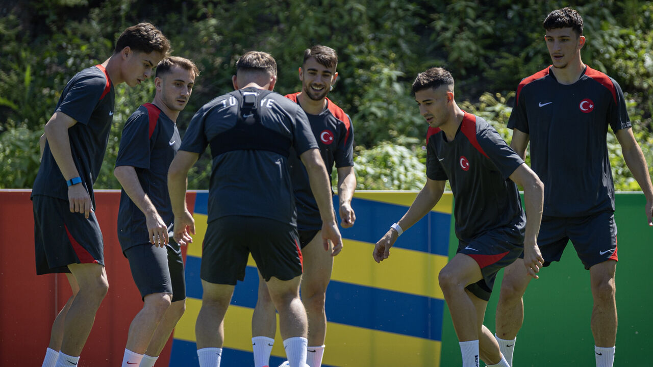 Hakan Çalhanoğlu, Mert Günok ve Samet Akaydın Türkiye'nin Avusturya maçı hazırlıklarında yer almadı - 3. Resim