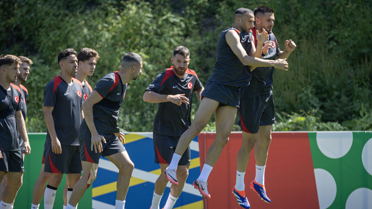 Hakan Çalhanoğlu, Mert Günok ve Samet Akaydın Türkiye'nin Avusturya maçı hazırlıklarında yer almadı - 2. Resim