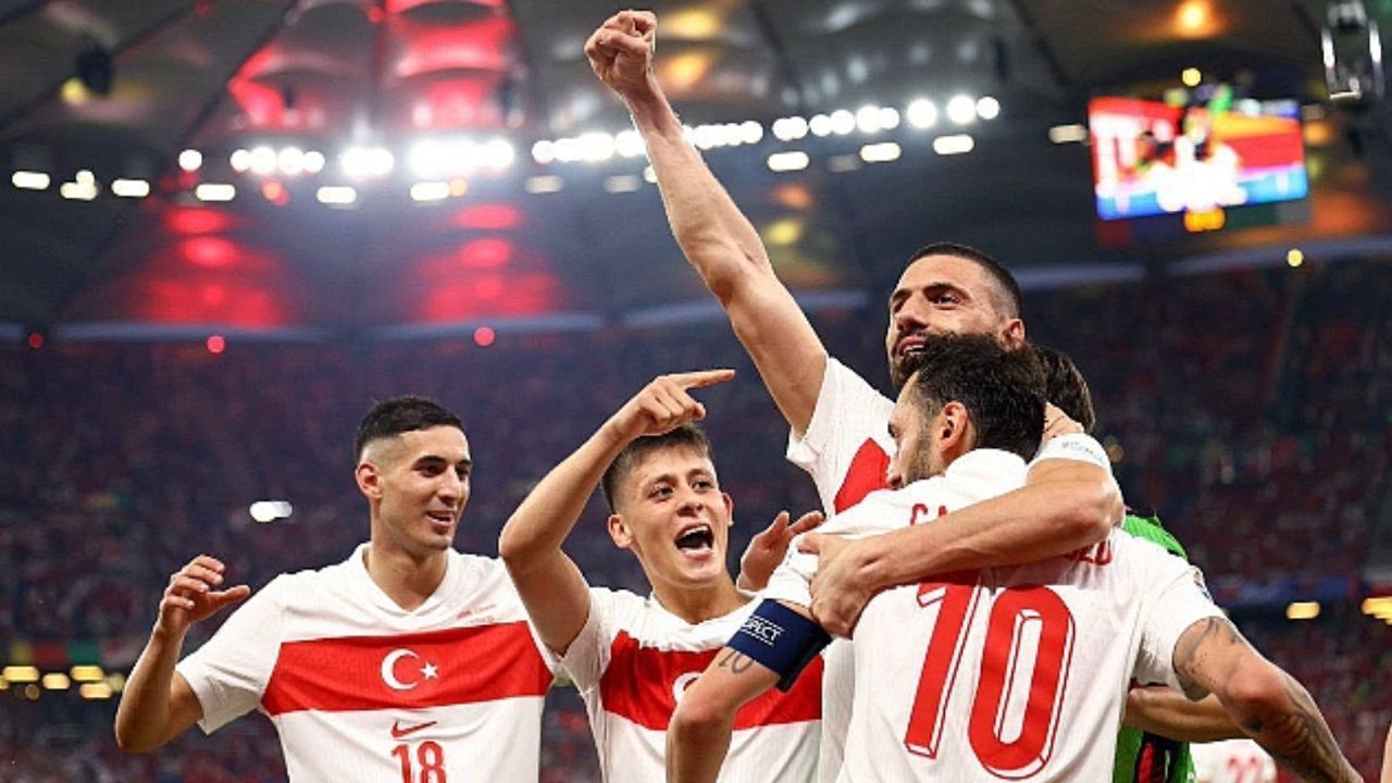 Hakan Çalhanoğlu'nun golü adaylar arasında! En iyi gol oylanıyor - Spor
