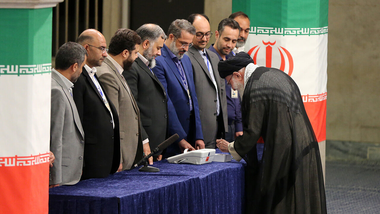 İran seçimlerinde son durum! Ülke bugün sandığa gitti, Reisi’nin koltuğu için dört aday - 1. Resim