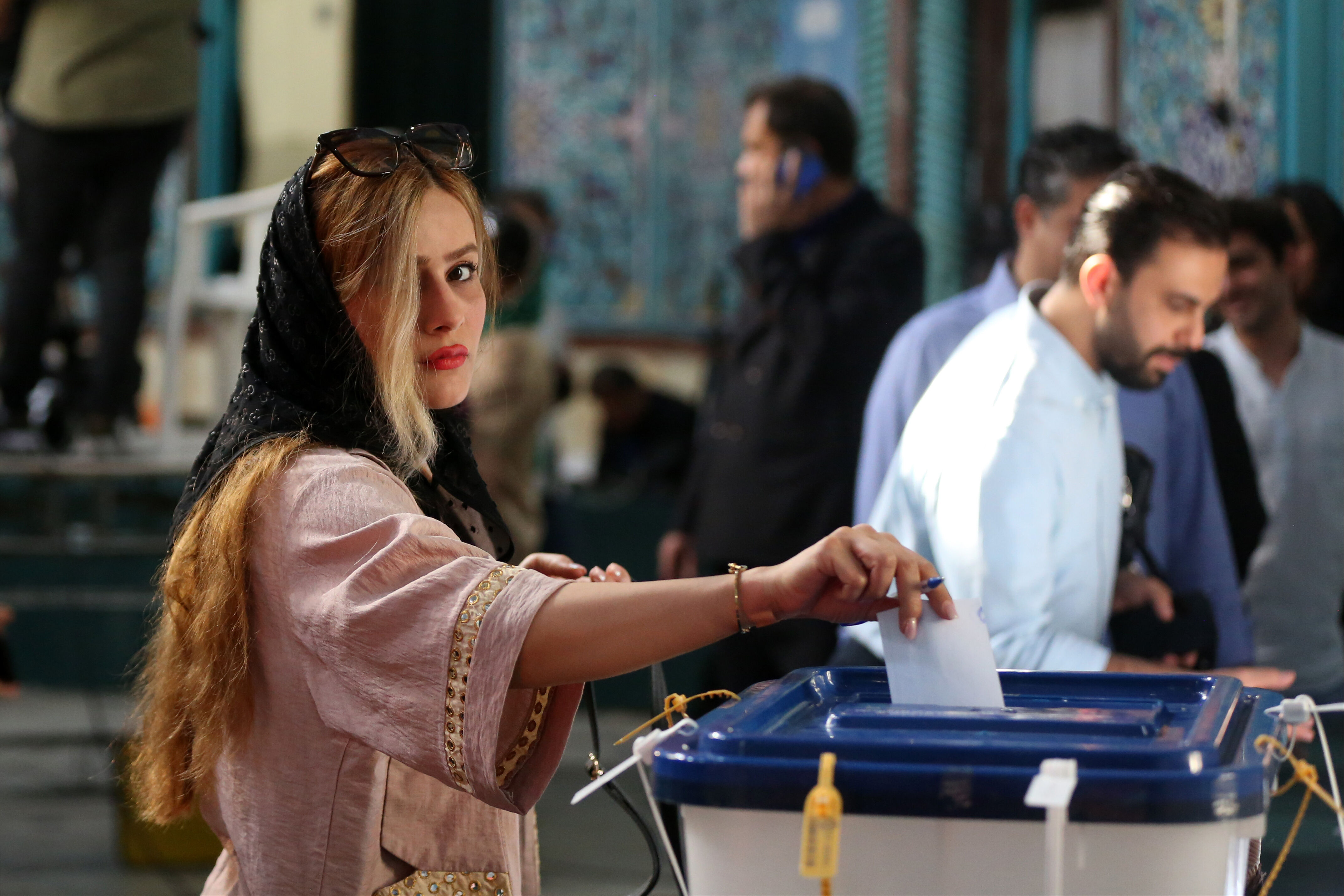 İran seçimlerinde son durum! Ülke bugün sandığa gitti, Reisi’nin koltuğu için dört aday - 4. Resim