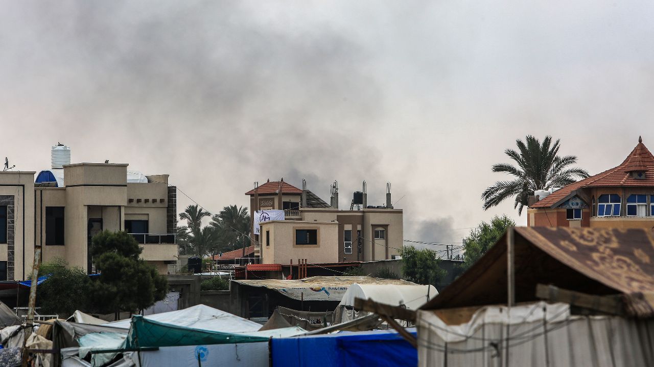 İsrail Refah&#039;taki çadırları bombaladı! Çok sayıda ölü var