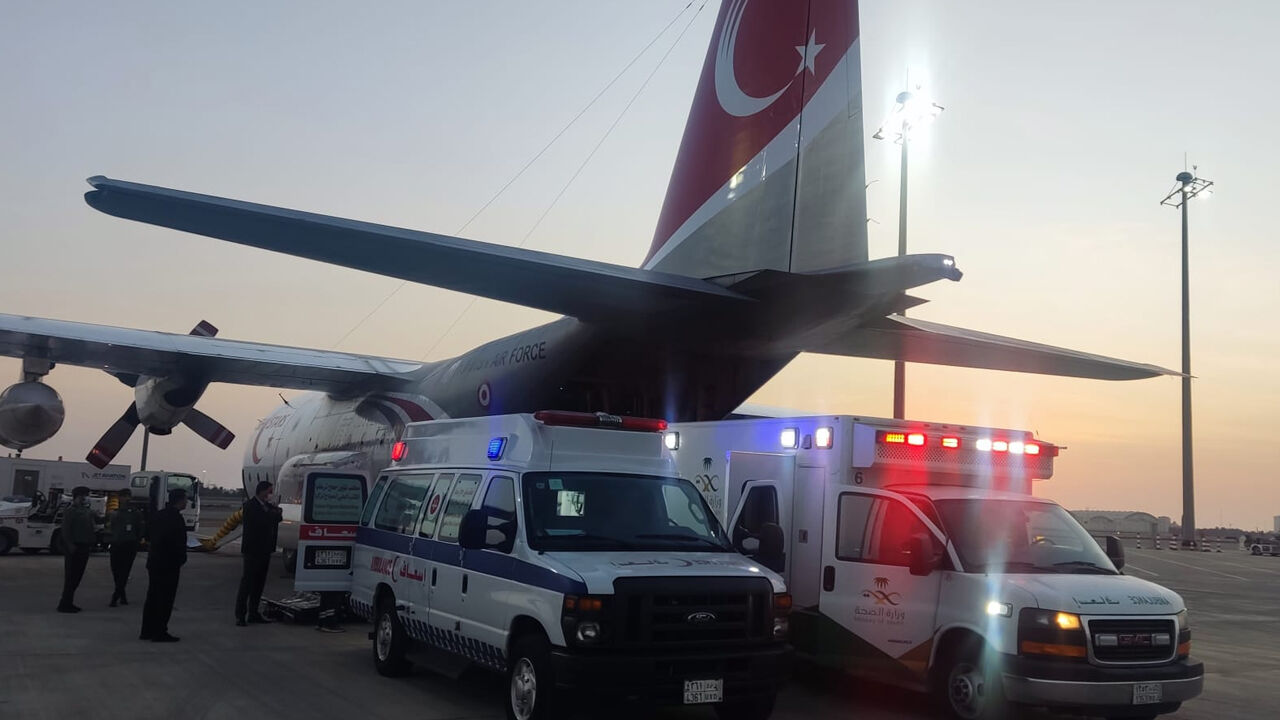 Mekke ve Cidde'deki hastanelerde yatan 13 Türk ve 6 refakatçi Türkiye'ye getirilecek Mekke ve Cidde'dekl hastanelerde yatan 13 Türk ve 6 refakatçi Türkiye'ye getirilecek - 2. Resim