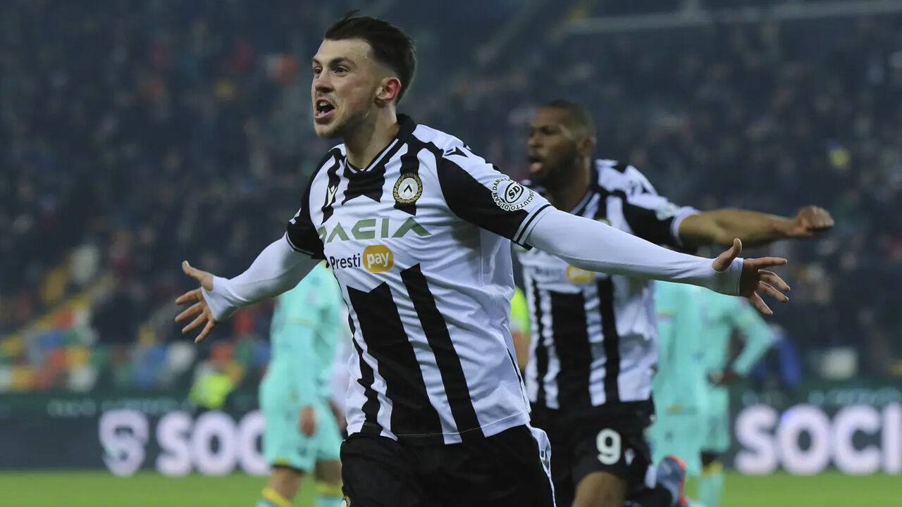 Mourinho istedi, Ali Koç devreye girdi! 20 milyon euroluk yıldız Fenerbahçe yolunda Mourinho istedi, Ali Koç devreye girdi! 20 milyon euroluk yıldız Fenerbahçe yolunda - 1. Resim