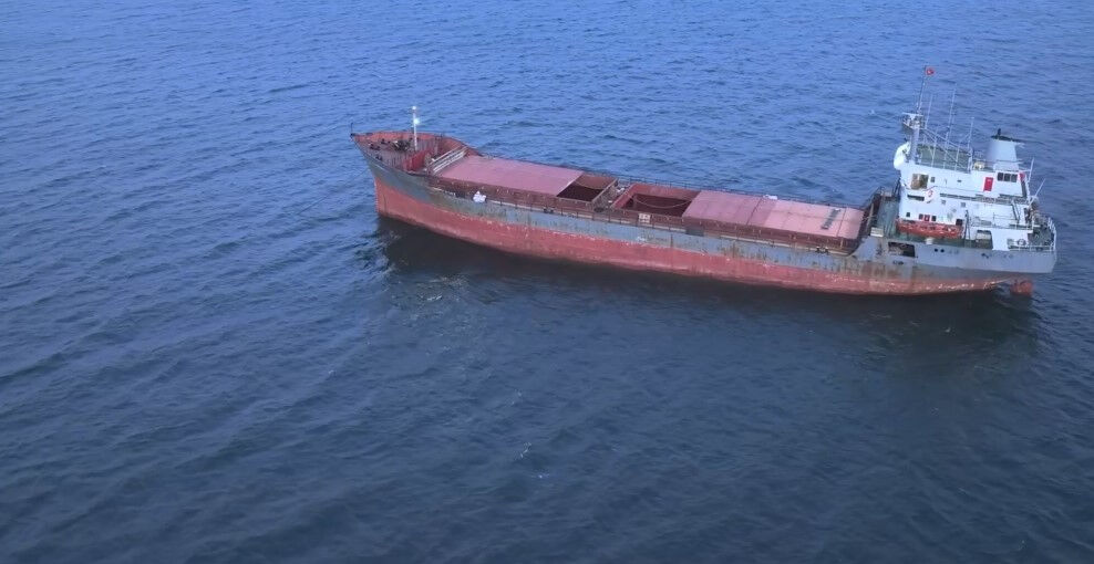 Rusya'dan Tunus'a gitmekteyken Yeşilköy'de karaya oturan kuru yük gemisi için kurtarma çalışması başlatıldı Rusya'dan Tunus'a gitmekteyken Yeşilköy'de karaya oturan kuru yük gemisi için kurtarma çalışması başlatıldı - 1. Resim