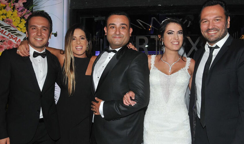 Bir hafta önce boşanan oyuncu Rüştü Onur Atilla’nın şarkıcı Nez ile tatile çıkması kafa karıştırdı - 1. Resim