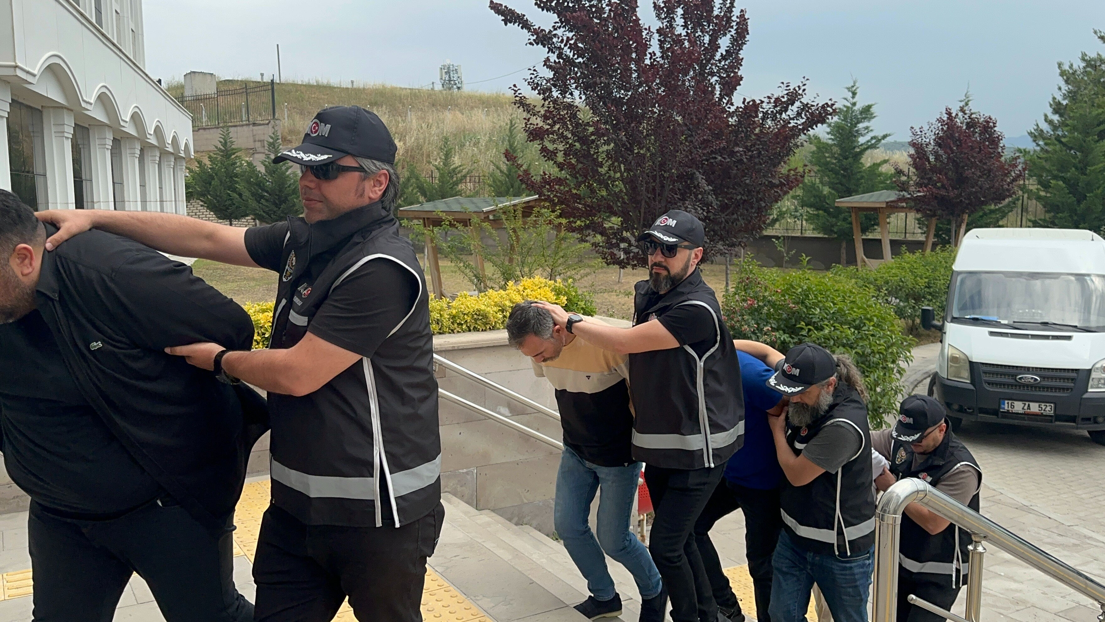 Bu da 'ölü soyucu' operasyonu! Polisi karşısında gören örgüt lideri: Beni nasıl buldunuz? Bu da 'ölü soyucu' operasyonu! Polisi karşısında gören örgüt lideri: Beni nasıl buldunuz? - 3. Resim