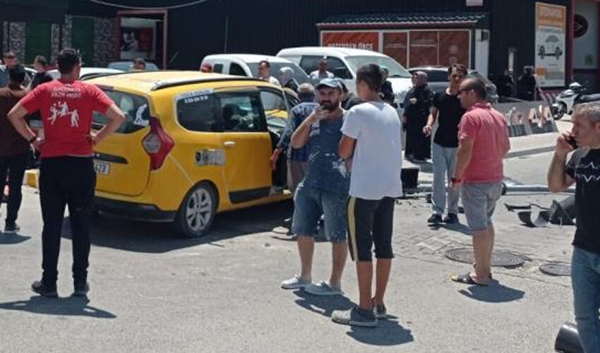 Direksiyon başında rahatsızlandı, minibüs ve yayalara çarptı - 2. Resim