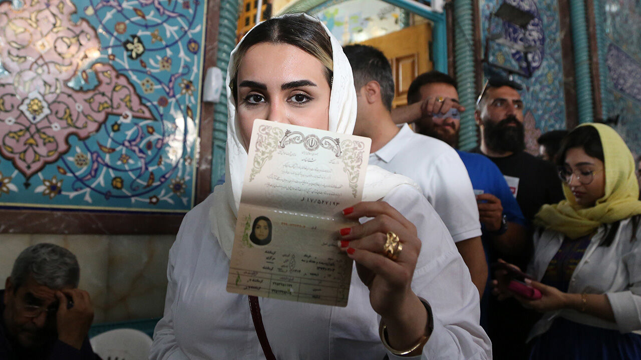 İran'da cumhurbaşkanlığı seçimi! Sandıklar kapandı, Tük aday Mesud Pezeşkiyan önde İran'da cumhurbaşkanlığı seçimi! Sandıklar kapandı, ilk sonuçlar geldi - 1. Resim