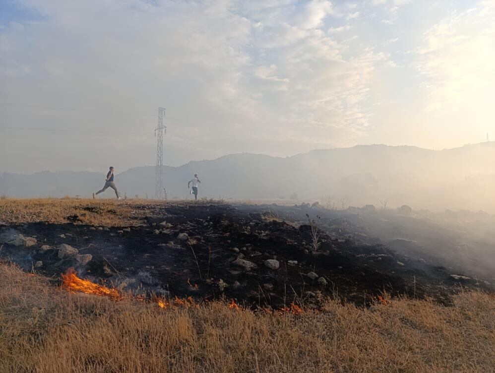 İzmir, Çanakkale, Afyon, Aydın Kahramanmaraş, Muğla ve Karaman'da alevlerle mücadele! Mahalle boşaltıldı, otoban kapatıldı - 9. Resim