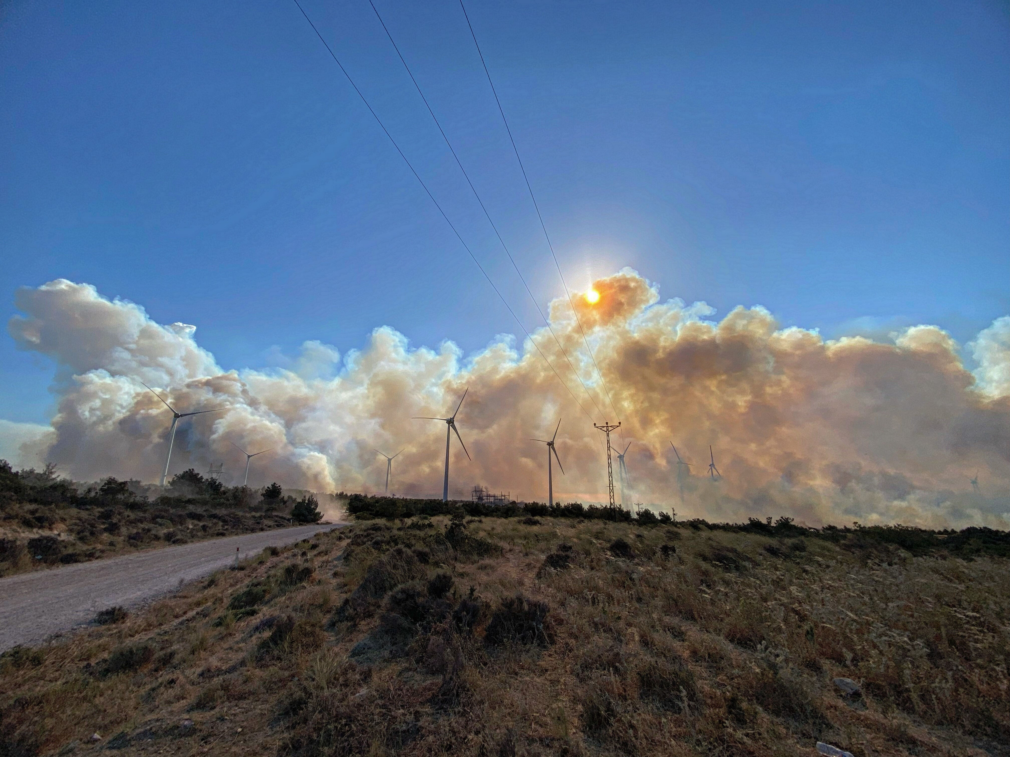 İzmir, Çanakkale Kahramanmaraş, Muğla ve Karaman'da alevlerle mücadele! Mahalle boşaltıldı, otoban kapatıldı - 7. Resim