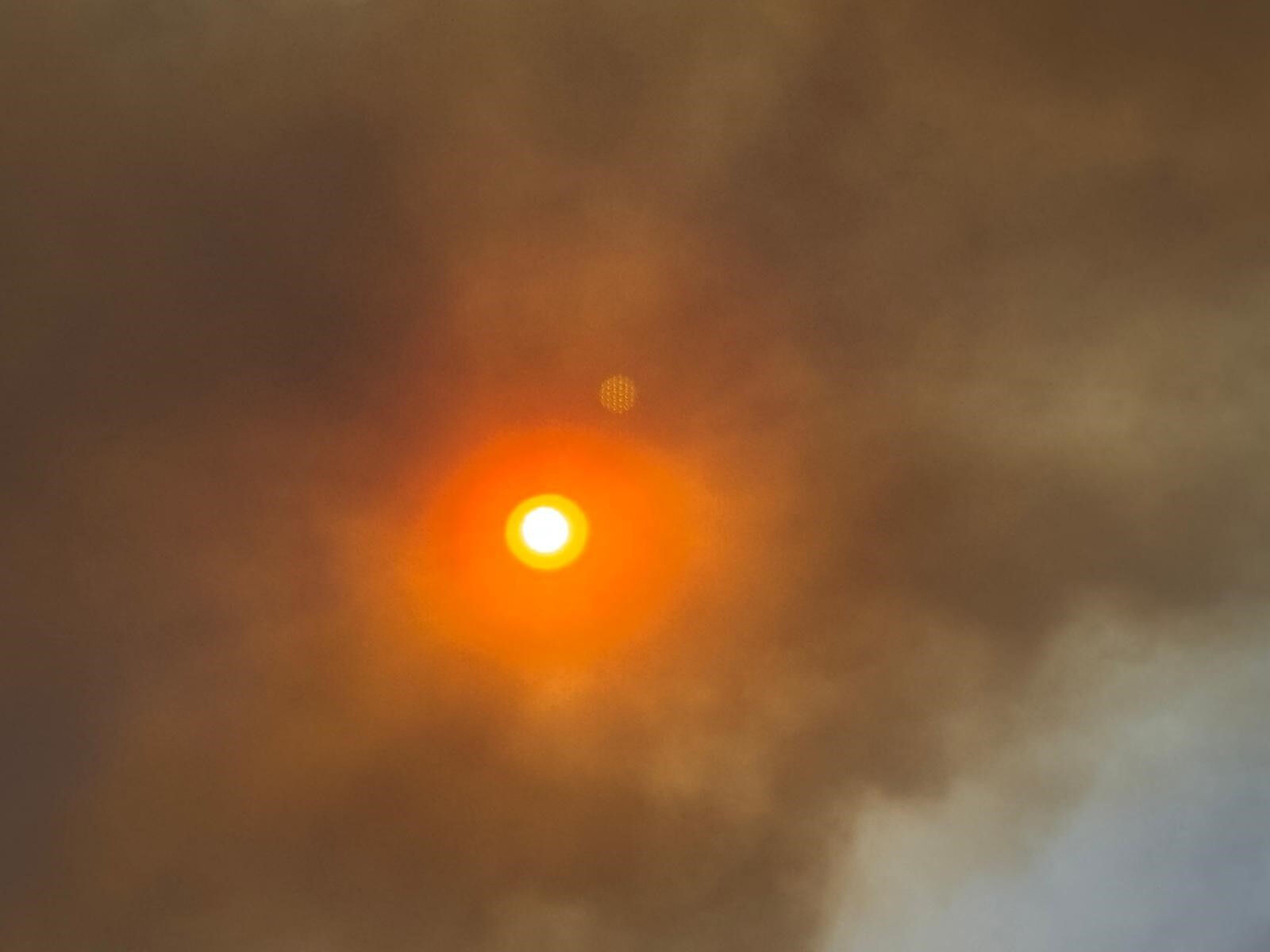 İzmir'deki orman yangını dumanı Kuşadası’na ulaştı - 3. Resim