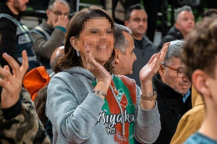 İzmir'in Seçil Erzan'ı Hatice Ö. hakkında açılan vurgun davasında 2 kişi tutuklandı İzmir'in Seçil Erzan'ı Hatice Ö. hakkında açılan vurgun davasında 2 kişi tutuklandı - 2. Resim