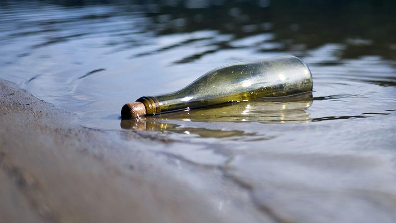 Denizde buldukları şişe sonları oldu! Ne olduğunu bilmeden içtiler, 4 kişi öldü
