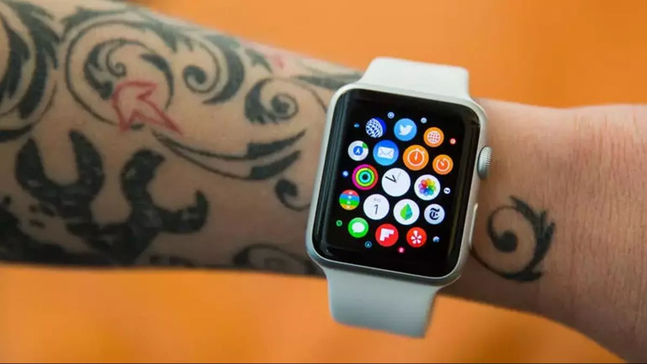 Dövmesi olanlar dövme yaptıracaklar dikkat: Apple Watch ve diğer akıllı saatler düzgün çalışmıyor