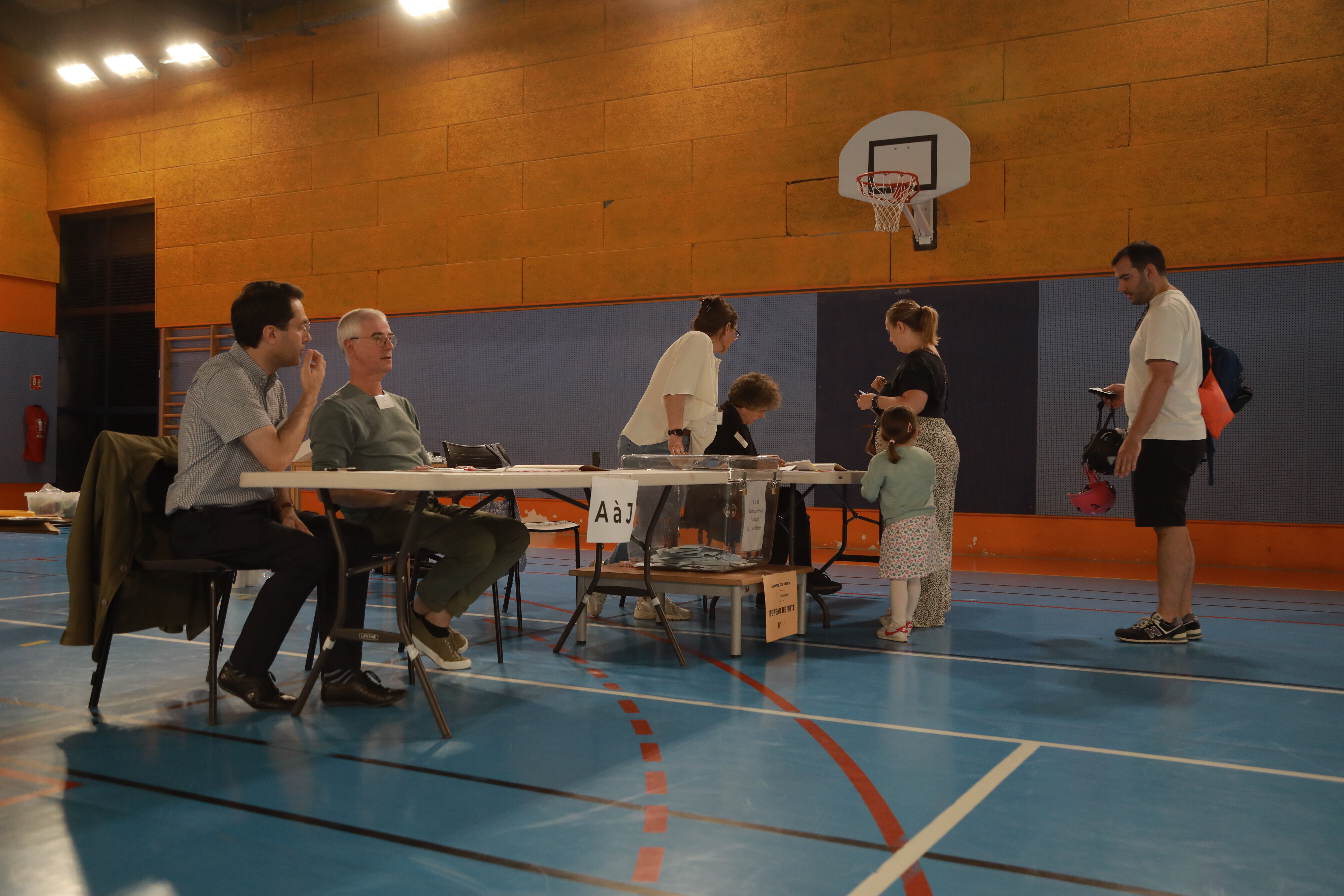 Fransa sandık başına gitti! İlk tur Macron'un aleyhine - 2. Resim