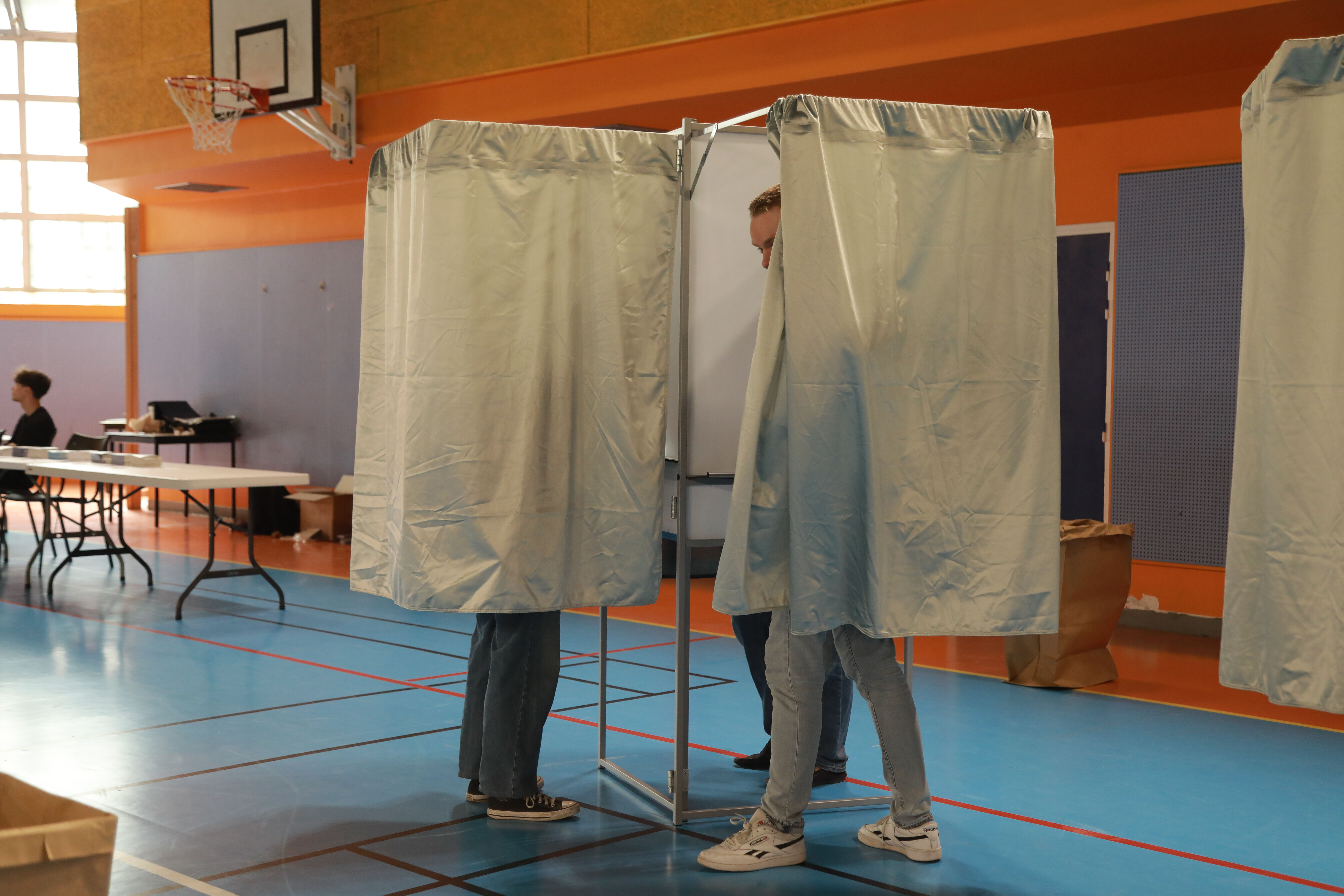 Fransa sandık başına gitti! İlk tur Macron'un aleyhine - 3. Resim