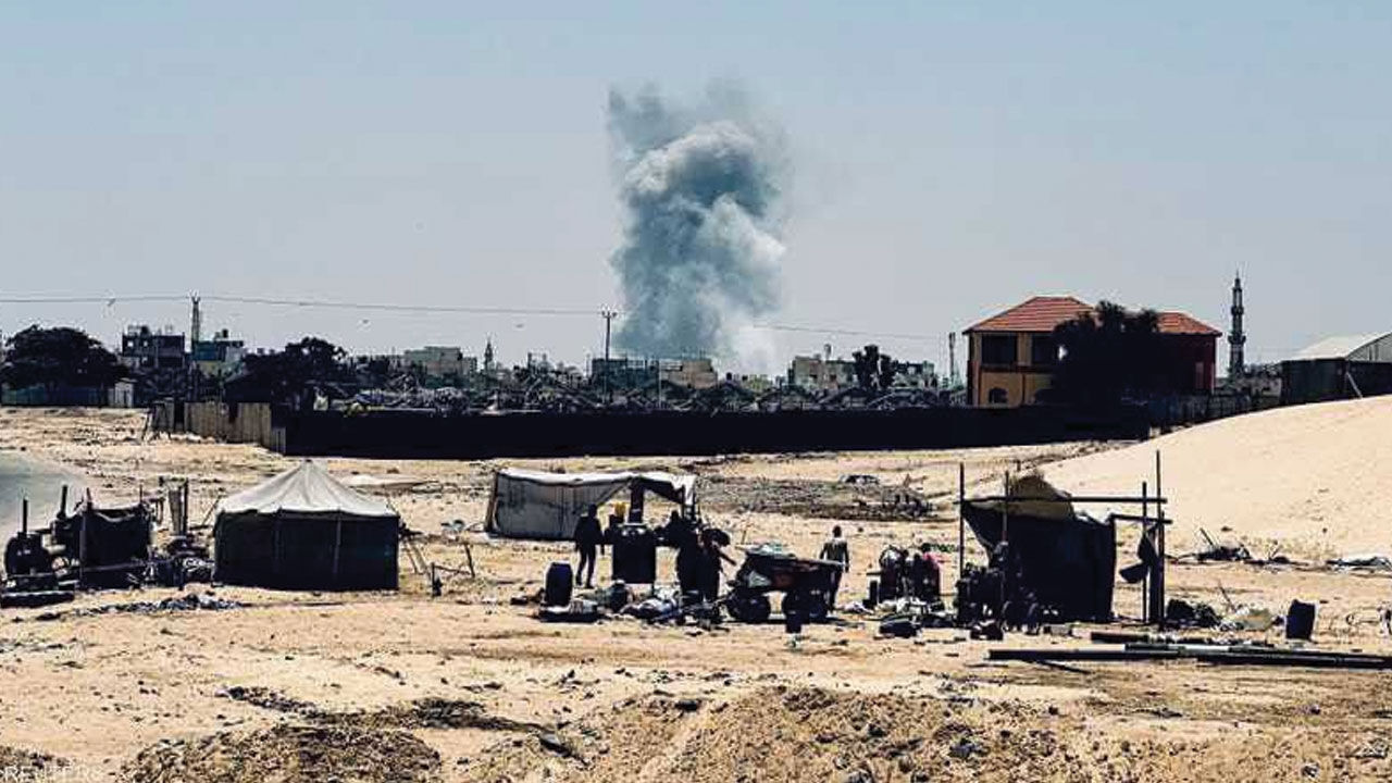 Gazze'de soykırım yapan İsrail Refah'ta sağlık ekiplerini bombaladı Gazze'de soykırım yapan İsrail Refah'ta sağlık ekiplerini bombaladı - 1. Resim