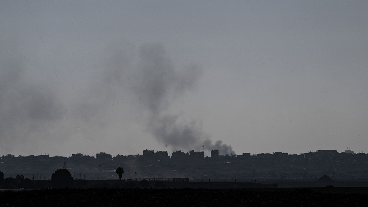 Gazze'de soykırım yapan İsrail Refah'ta sağlık ekiplerini bombaladı Gazze'de soykırım yapan İsrail Refah'ta sağlık ekiplerini bombaladı - 1. Resim