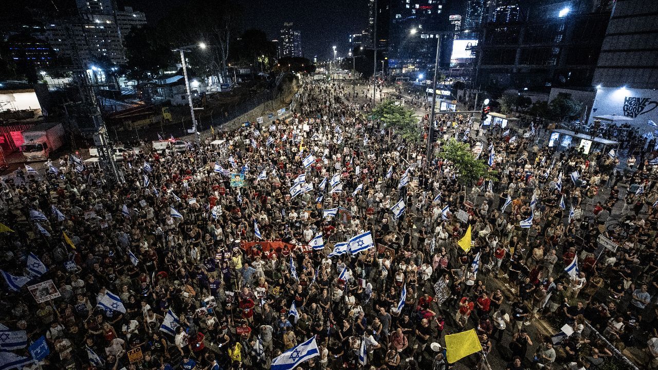 İsrail'in dört bir yanında protesto! Hizbullah tehdidi sabrı taşırdı, göstericiler sokaklara indi - Dünya