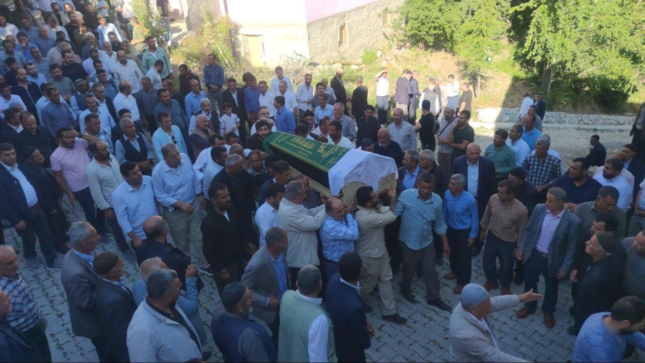 İstanbul&#039;da tedavi görüyordu, Seyyid Fehim Arvasi Hazretlerinin torunu dualarla uğurlandı