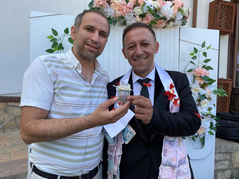 Karabük'te evlenen damat ve geline kilogramı 300 bin TL olan baharat hediye edildi - 2. Resim