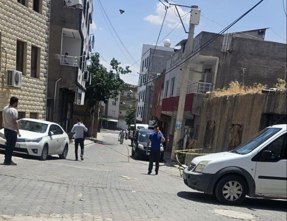 Mahalle ortasında el yapımı patlayıcı patladı! Korku dolu anların görüntüsü ortaya çıktı - 1. Resim