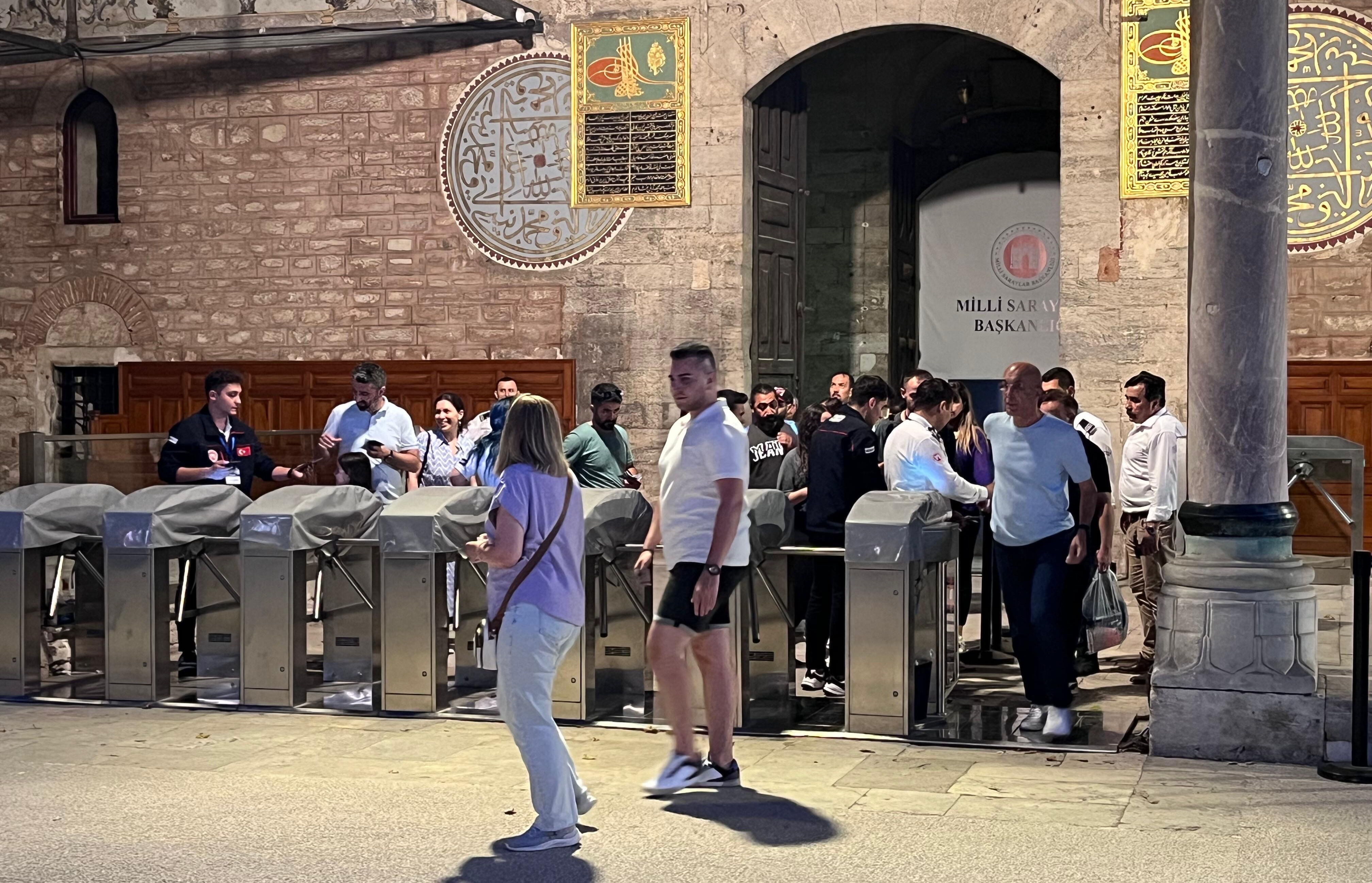 Topkapı Sarayı'nda bir ilk! Gece ziyaretleri başladı, bilet fiyatı belli oldu - 1. Resim