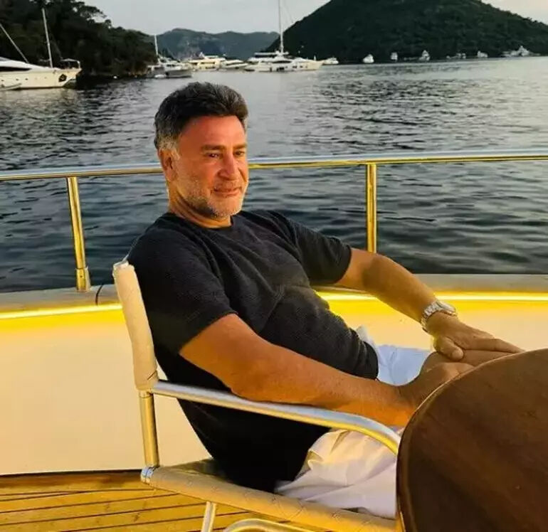 Ünlü türkücü İzzet Yıldızhan feci bir kaza geçirdi! Hastaneye kaldırılan Yıldızhan'ın son durumu belli oldu Ünlü türkücü İzzet Yıldızhan feci bir kaza geçirdi! Hastaneye kaldırılan Yıldızhan'ın son durumu belli oldu - 2. Resim