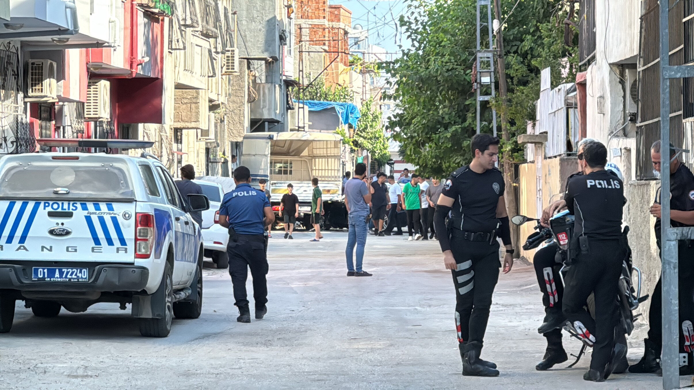 Adana'da sokak ortasında kanlı infaz! Motosikletli şüpheliler dehşet saçtı - 2. Resim