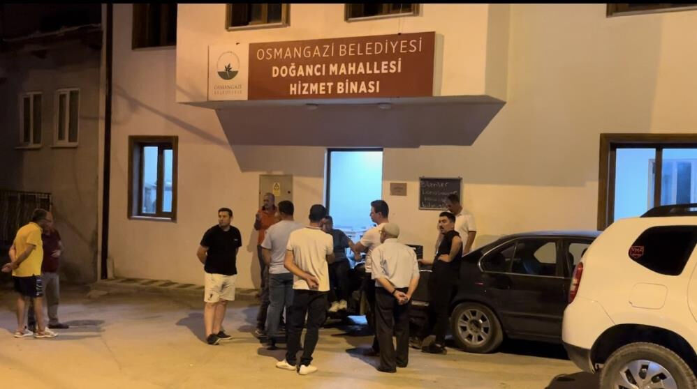 Bursa'da dehşet! Tarlasına girdikleri aileyi bı&ccedil;akladılar - 3. Resim
