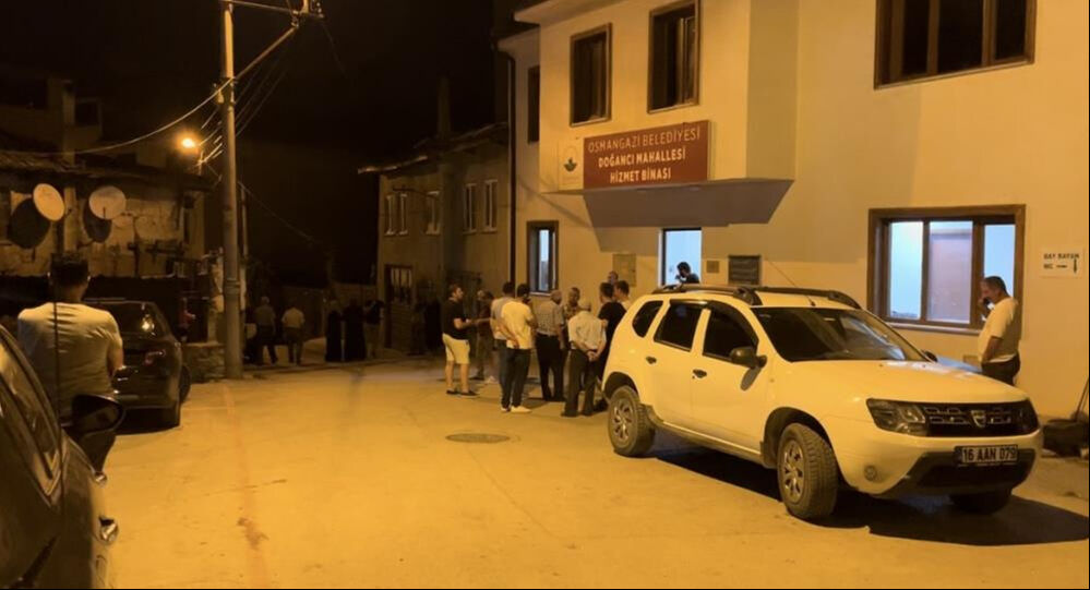 Bursa'da dehşet! Tarlasına girdikleri aileyi bı&ccedil;akladılar - 4. Resim