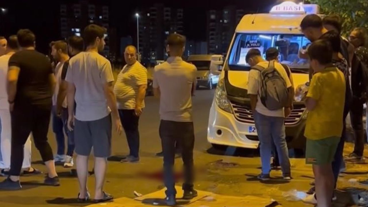 Diyarbakır'da yolcu minibüsü yayalara çarptı, ölü ve yaralı var - Gündem