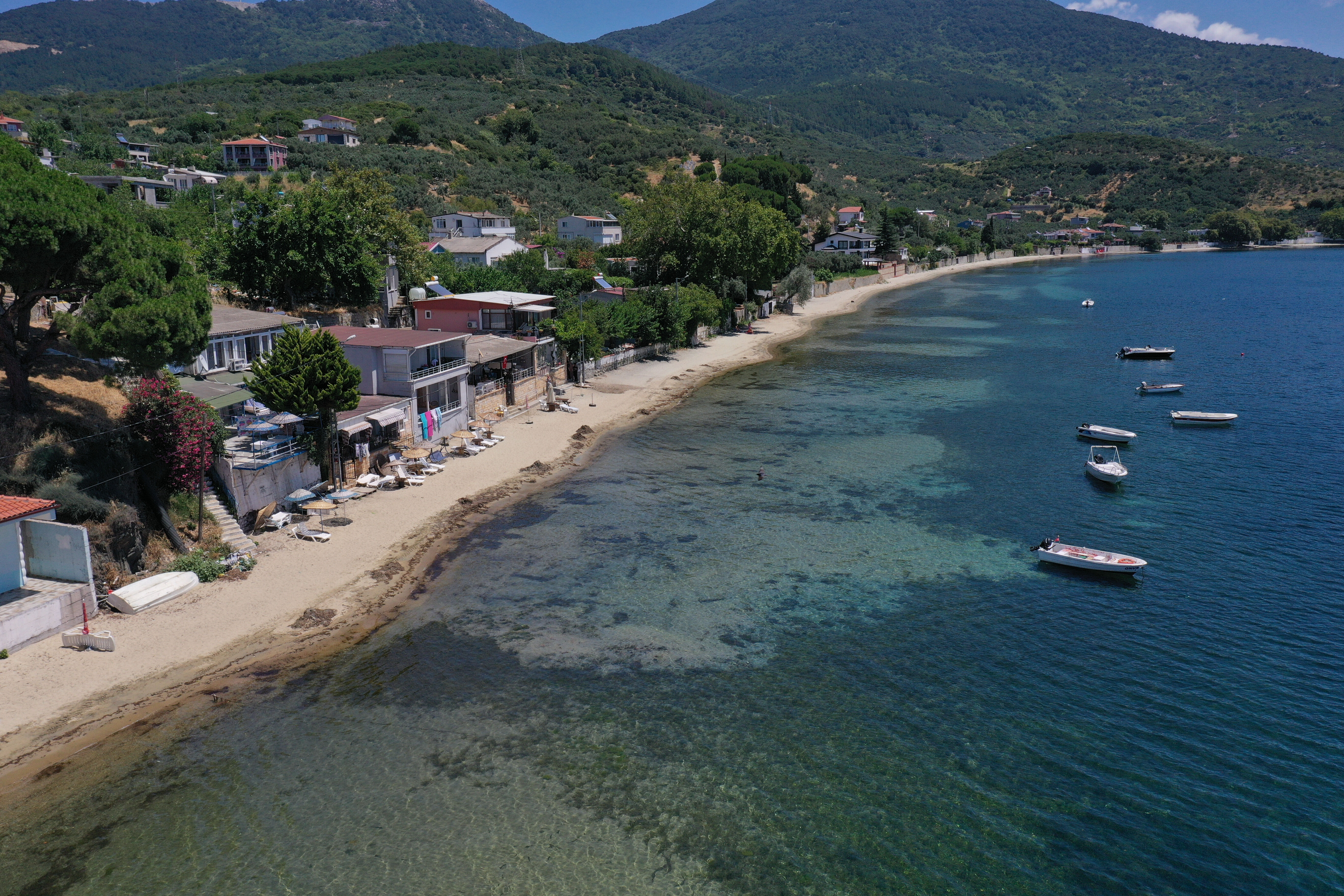 Erdek'te denize giremiyorlar koruma altındaki deniz çayırlarını söktüler - 3. Resim
