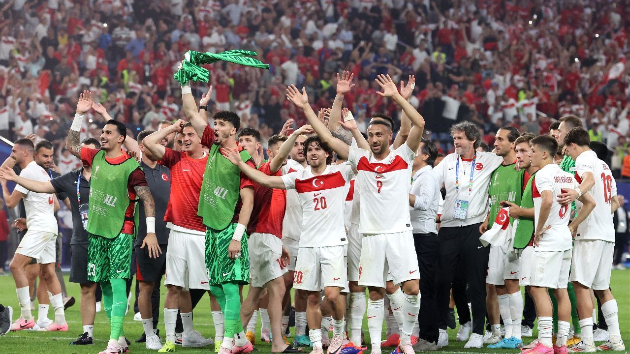Hakan Çalhanoğlu ve Samet Akaydın, Türkiye - Avusturya maçında cezalı olması nedeniyle oynamayacak