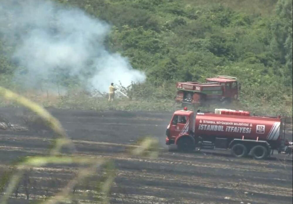 İstanbul Hadımköy'de çıkan yangın kontrol altına alındı İstanbul Hadımköy'de çıkan yangın kontrol altına alındı - 1. Resim