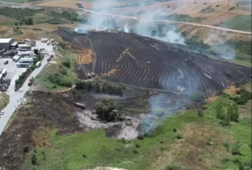 İstanbul Hadımköy'de çıkan yangın kontrol altına alındı İstanbul Hadımköy'de çıkan yangın kontrol altına alındı - 2. Resim