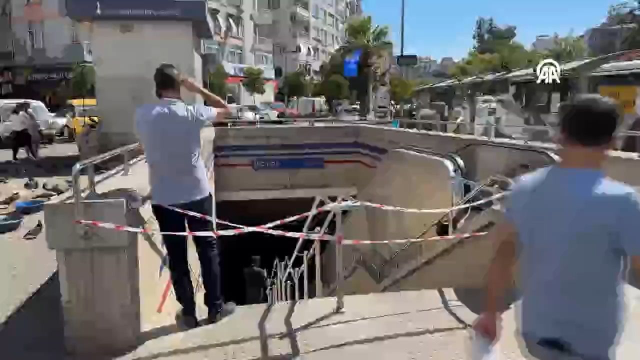 İzmir Metrosu Üçyol İstasyonu'nda yürüyen merdiven çöktü - Gündem